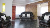 Lounges - 26 square meters of property in Toekomsrus