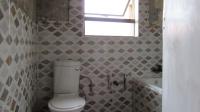 Bathroom 1 - 4 square meters of property in Toekomsrus