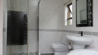 Main Bathroom - 7 square meters of property in Toekomsrus