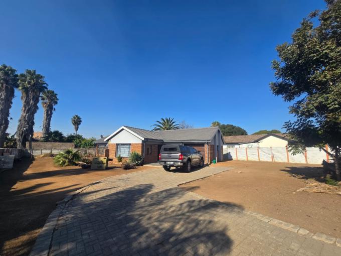 3 Bedroom House for Sale For Sale in Ivy Park - MR720259