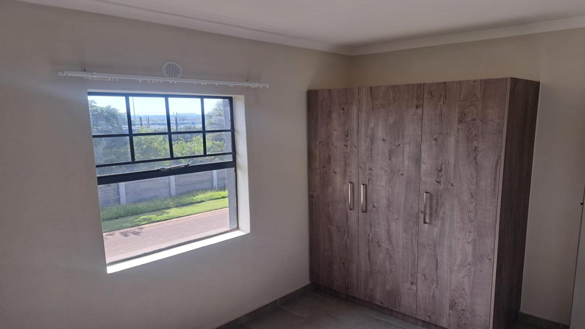 Bed Room 1 of property in Pretoria Central