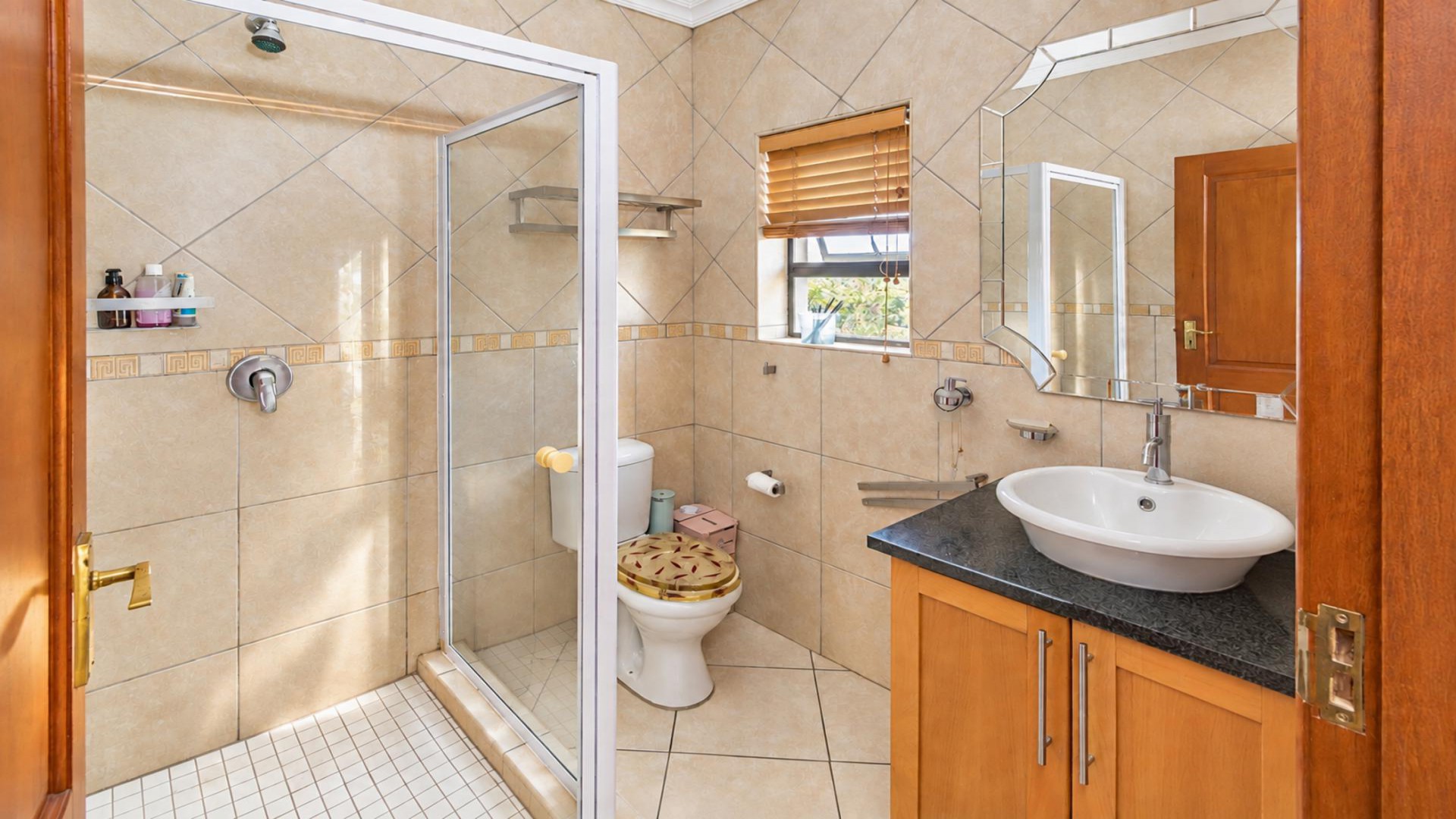Bathroom 1 of property in Ifafi