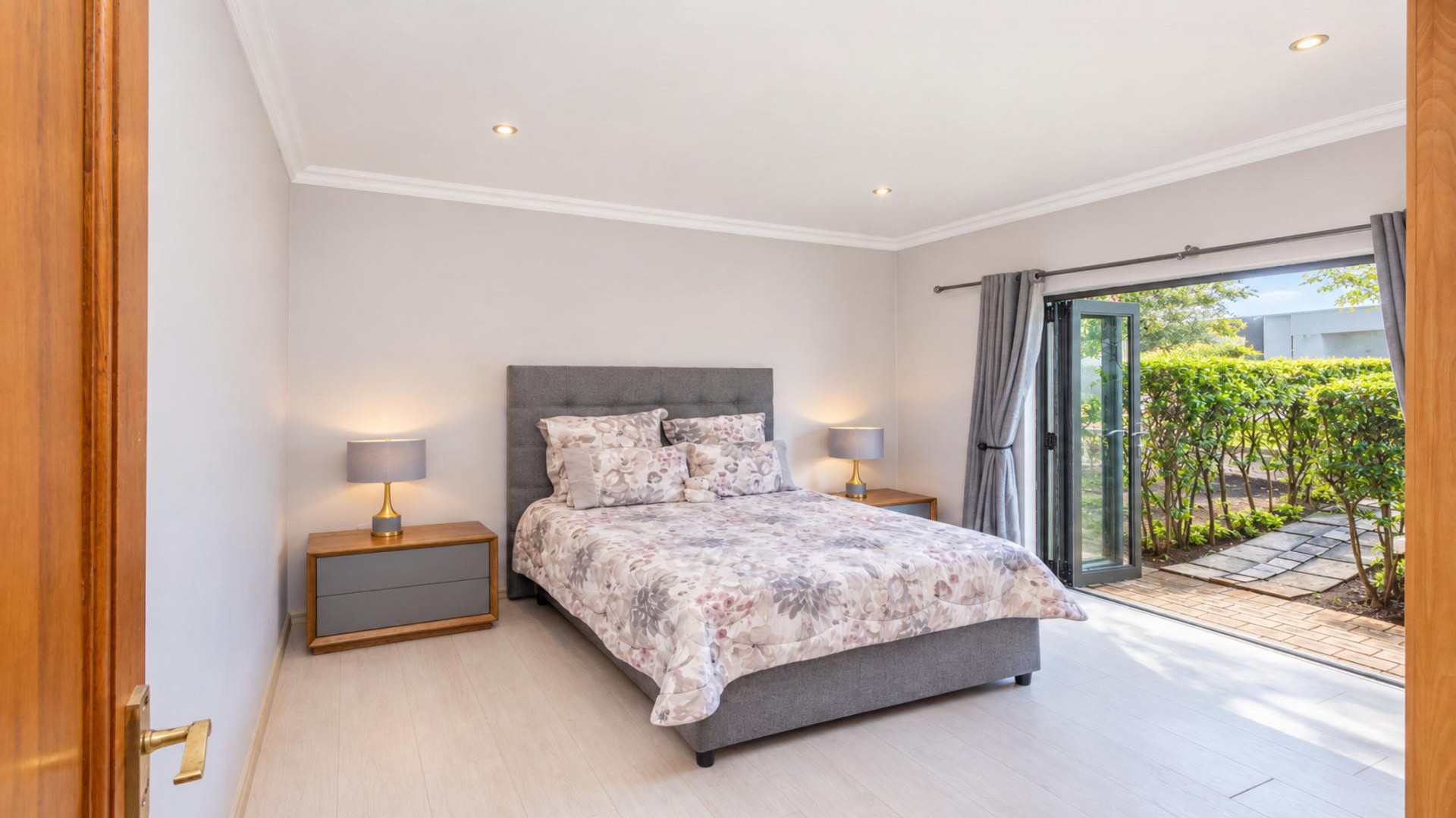 Bed Room 1 of property in Ifafi