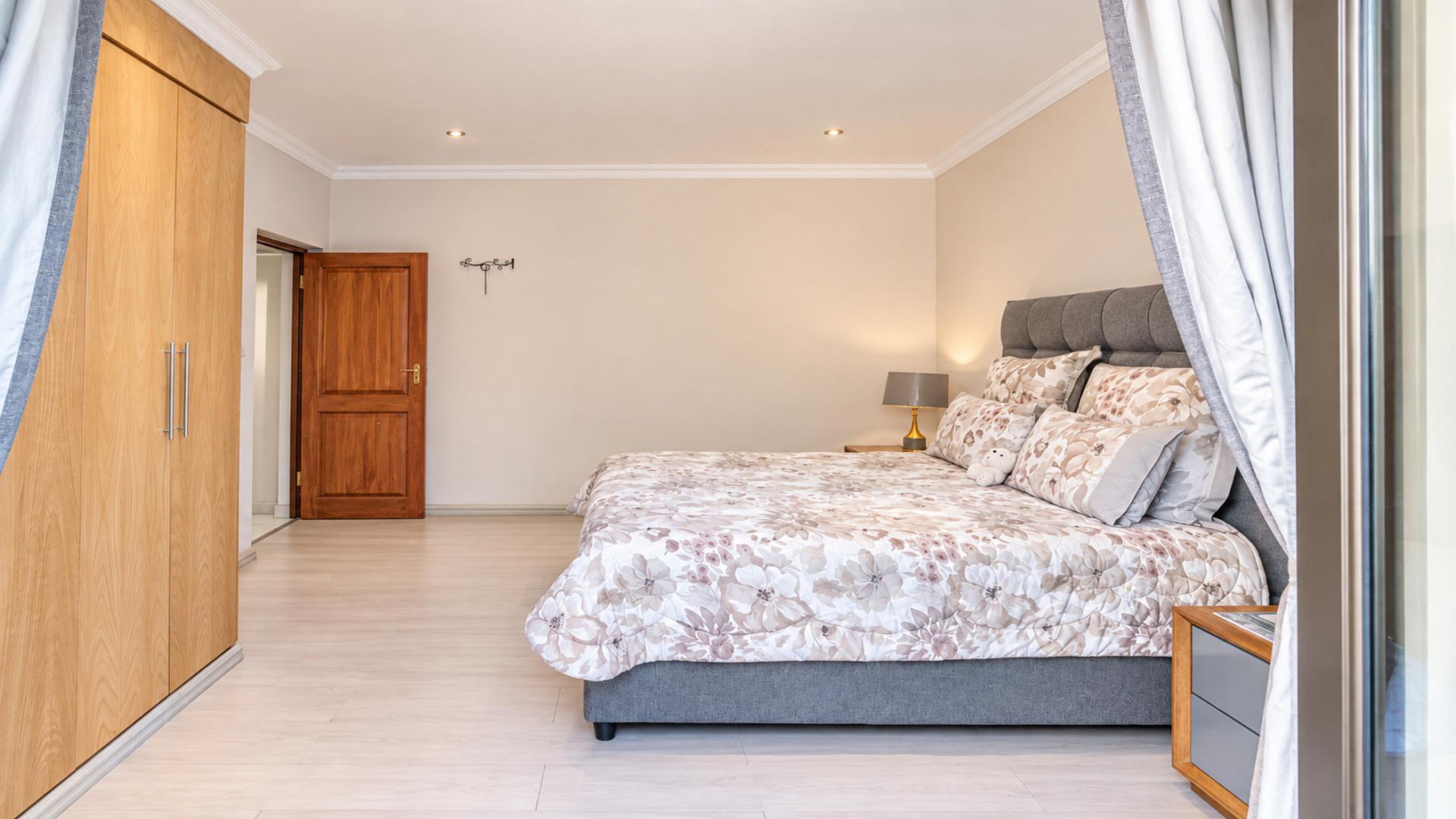 Bed Room 1 of property in Ifafi