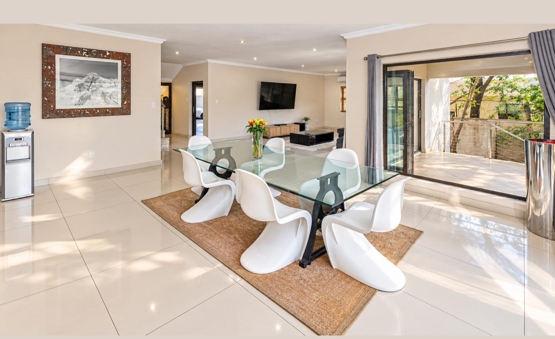 Dining Room of property in Ifafi