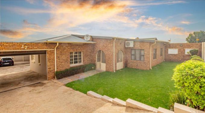 4 Bedroom House for Sale For Sale in Crosby - MR720305