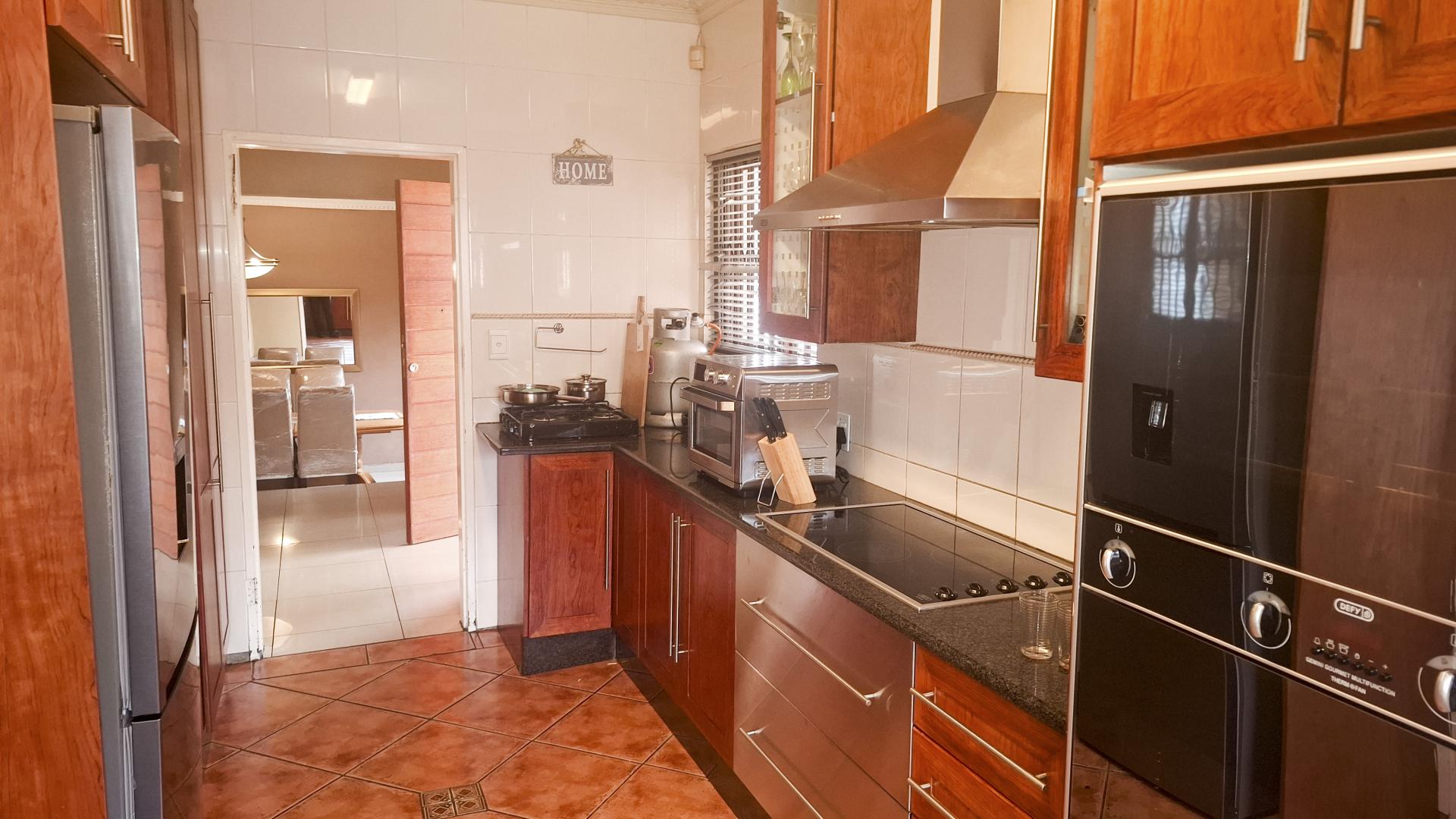 Kitchen of property in Weltevreden Park