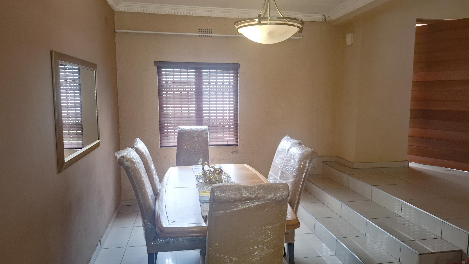 Dining Room of property in Weltevreden Park