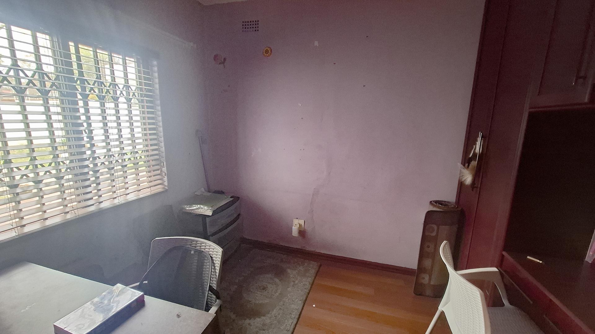 Bed Room 2 of property in Weltevreden Park