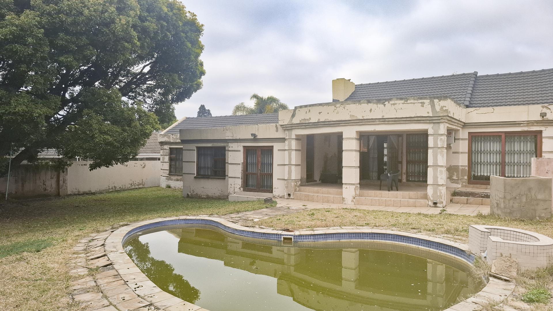 Backyard of property in Weltevreden Park