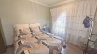 Bed Room 1 of property in Weltevreden Park