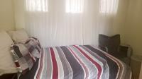 Bed Room 5+ of property in Weltevreden Park