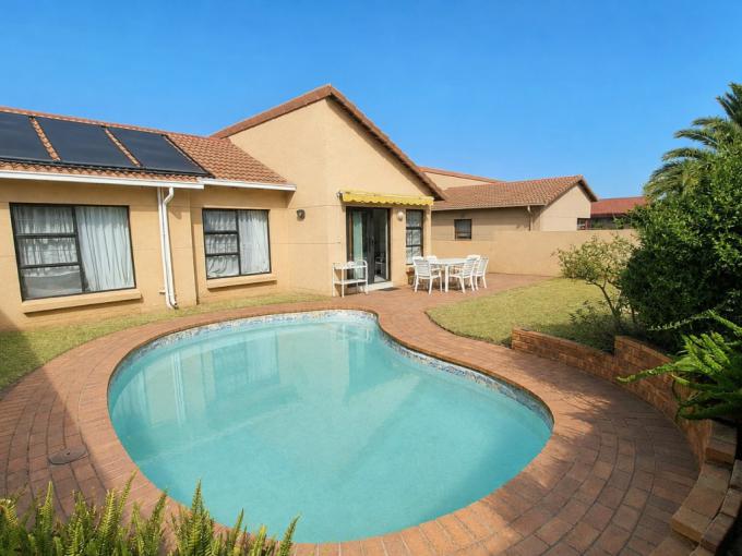 2 Bedroom House for Sale For Sale in Bergbron - MR720328
