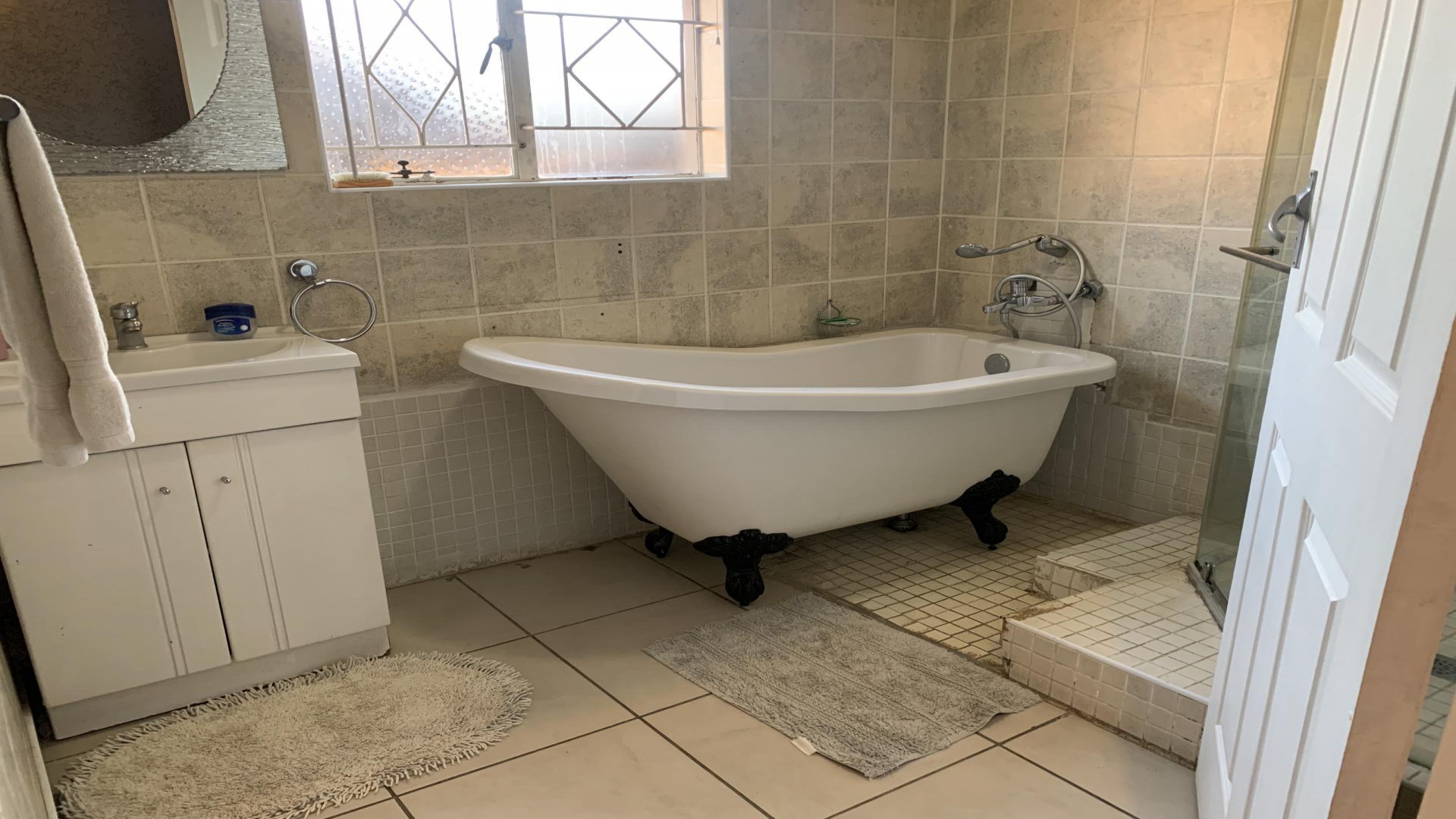 Bathroom 1 of property in Standerton
