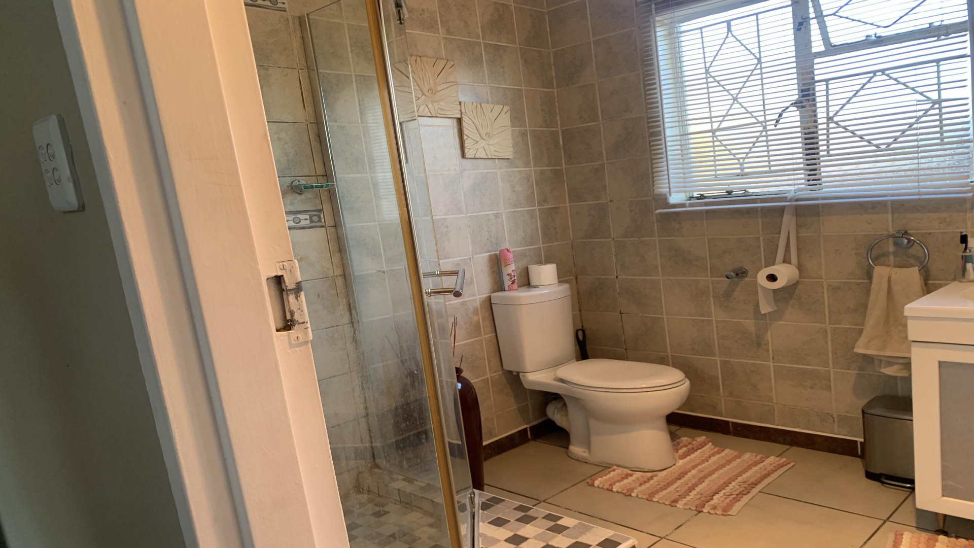 Bathroom 2 of property in Standerton