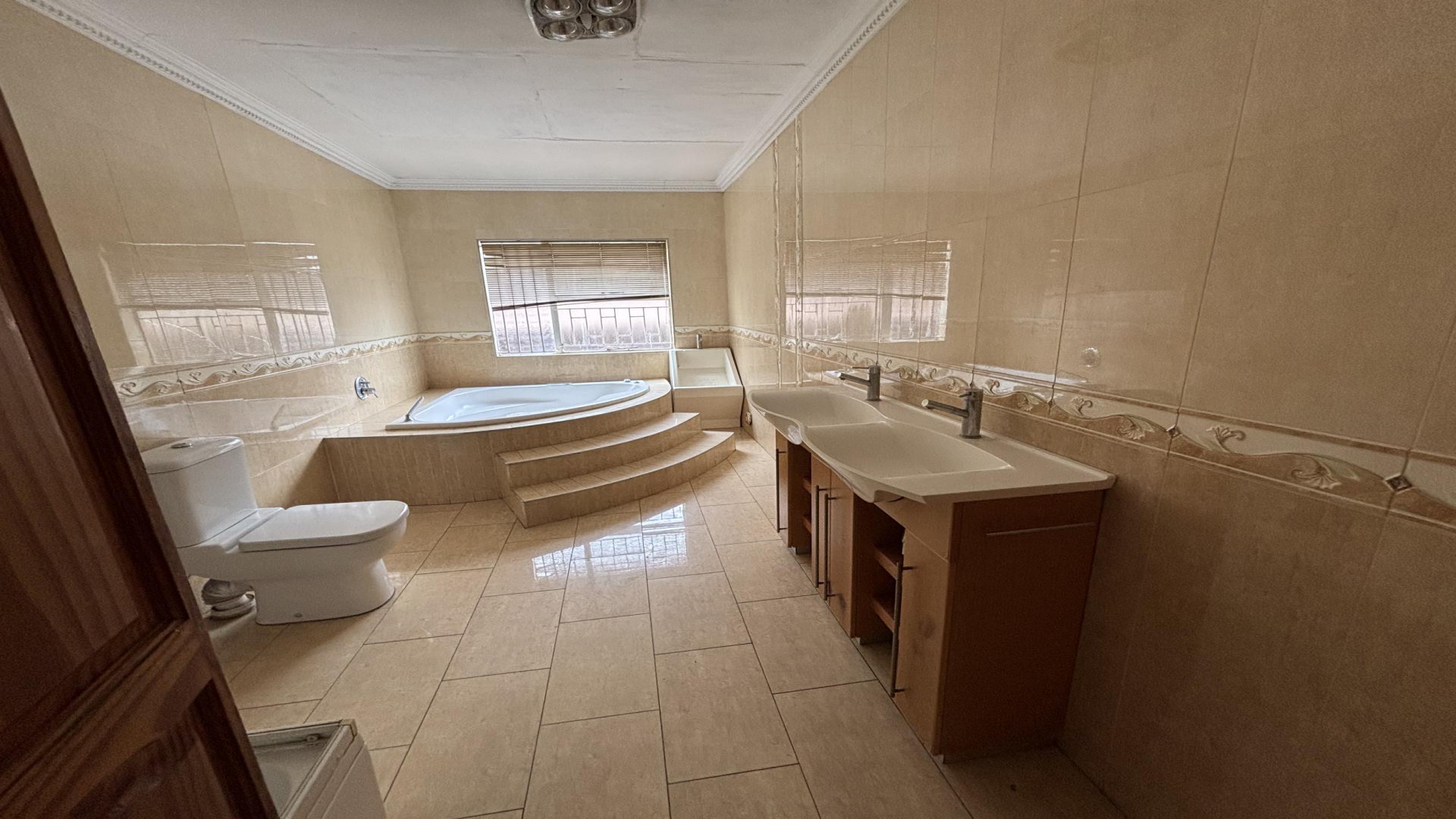 Bathroom 1 - 6 square meters of property in Christoburg