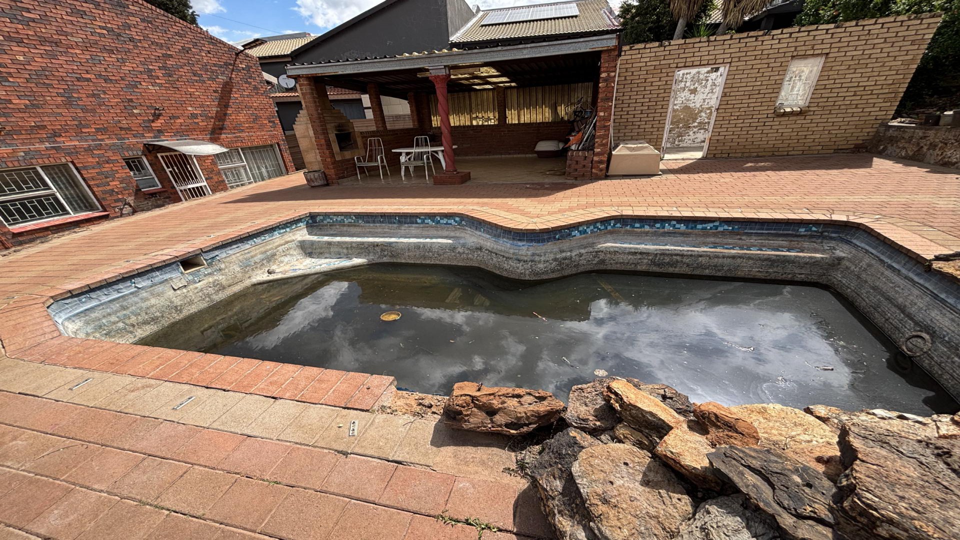 Swimming Pool of property in Christoburg