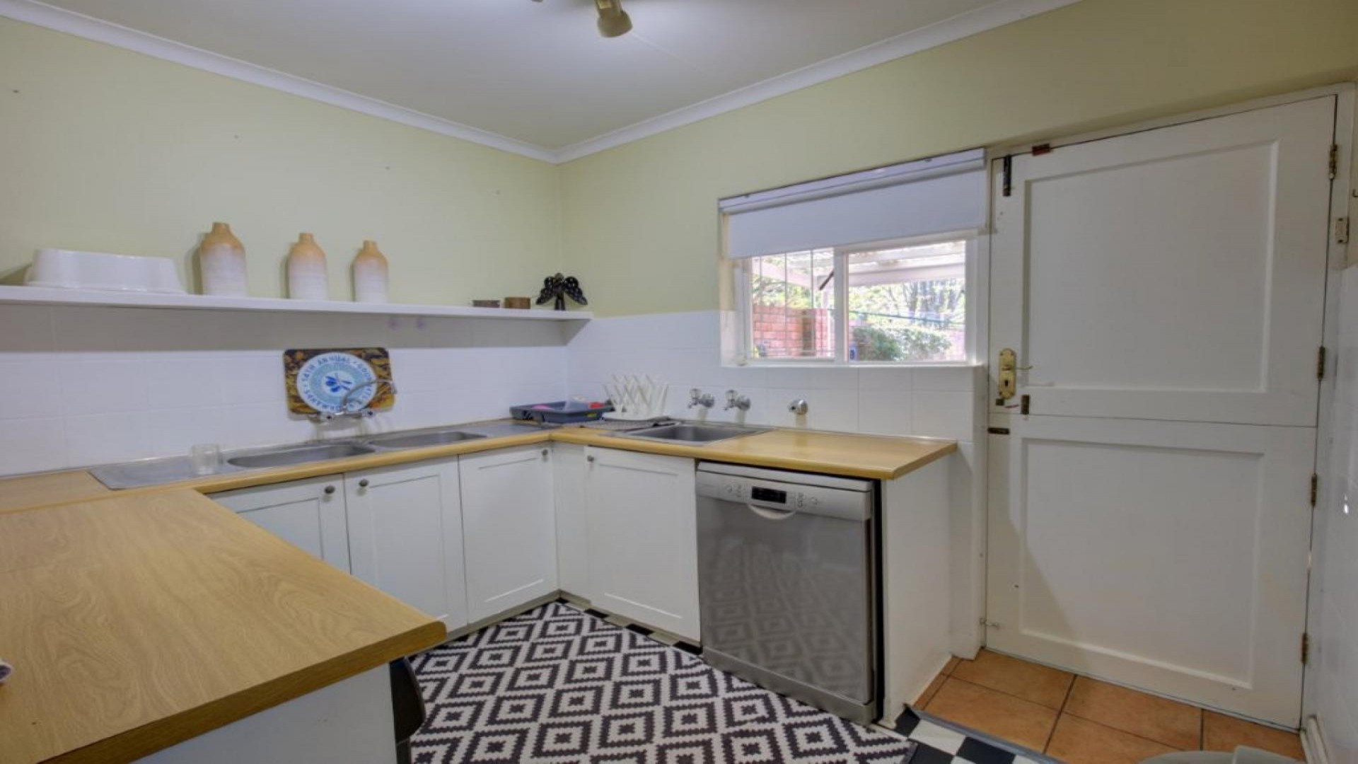 Kitchen of property in Glenwood - George