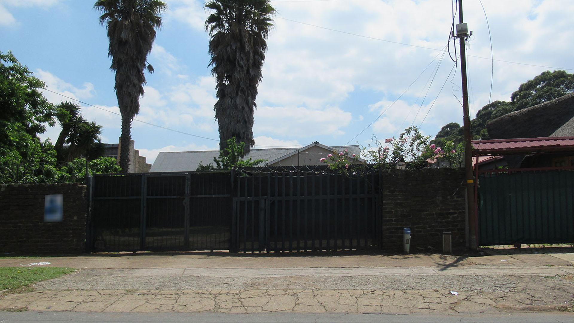 Front View of property in Krugersdorp West
