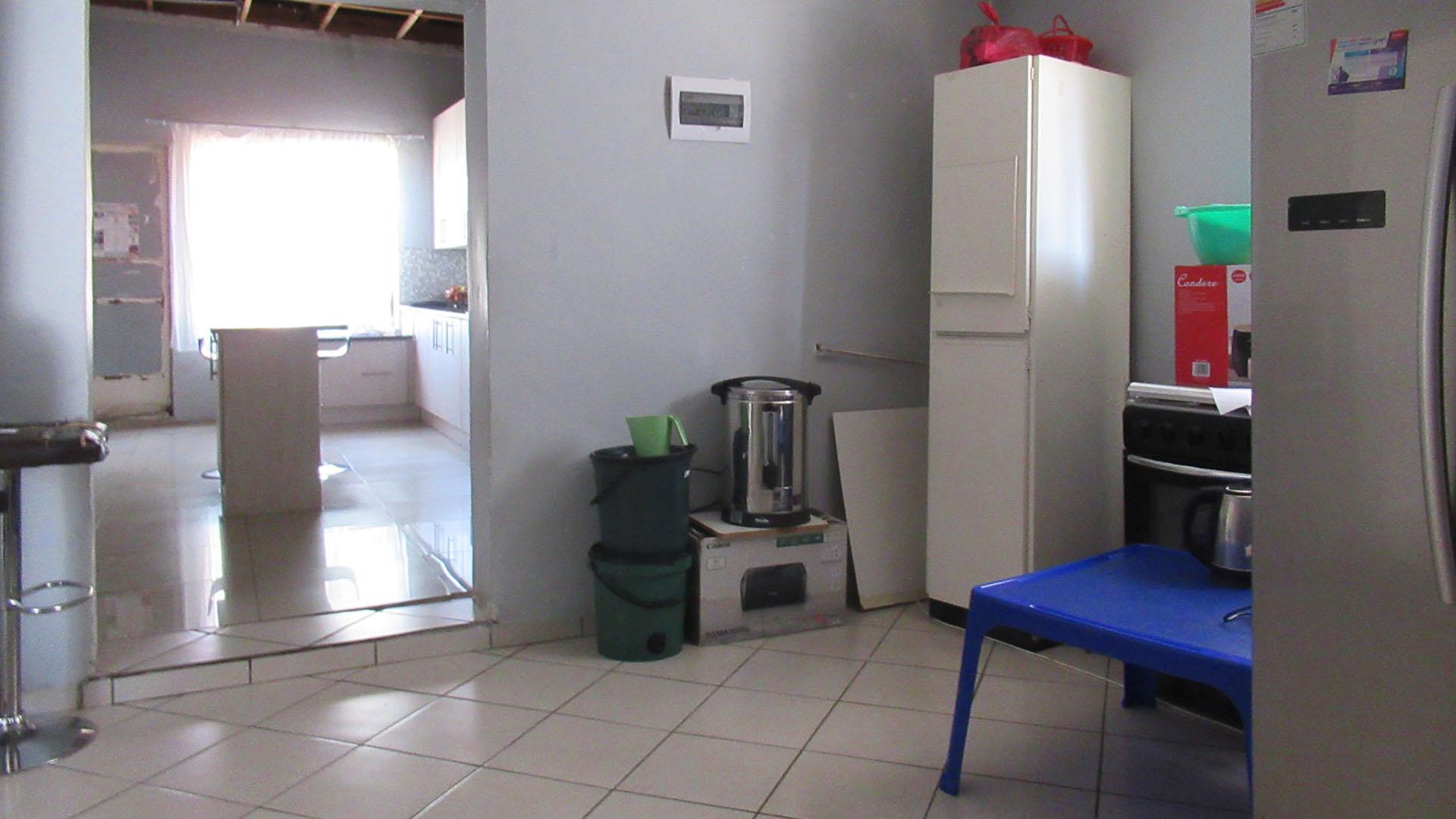 Dining Room - 18 square meters of property in Krugersdorp West