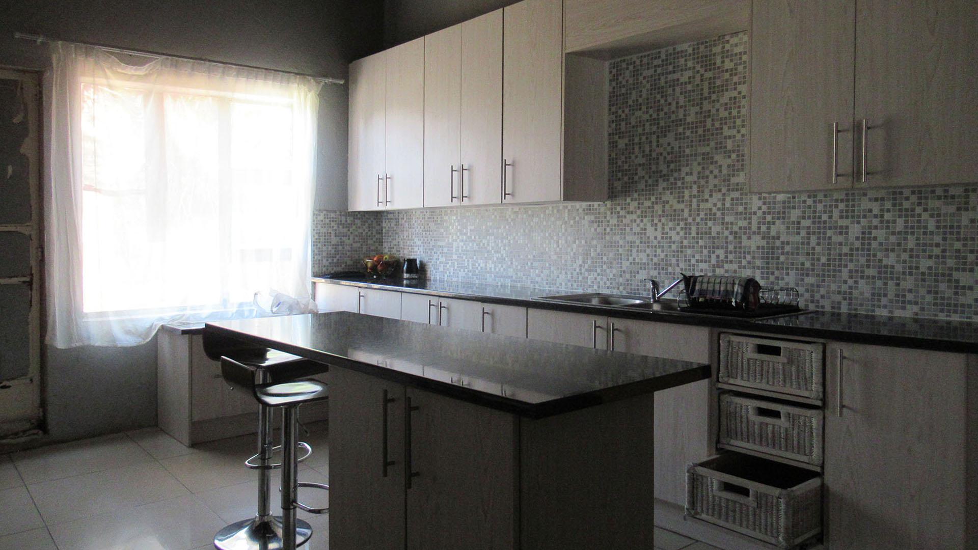 Kitchen - 21 square meters of property in Krugersdorp West
