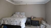 Main Bedroom - 17 square meters of property in Krugersdorp West