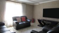 Lounges - 23 square meters of property in Krugersdorp West