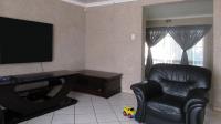 Lounges - 23 square meters of property in Krugersdorp West