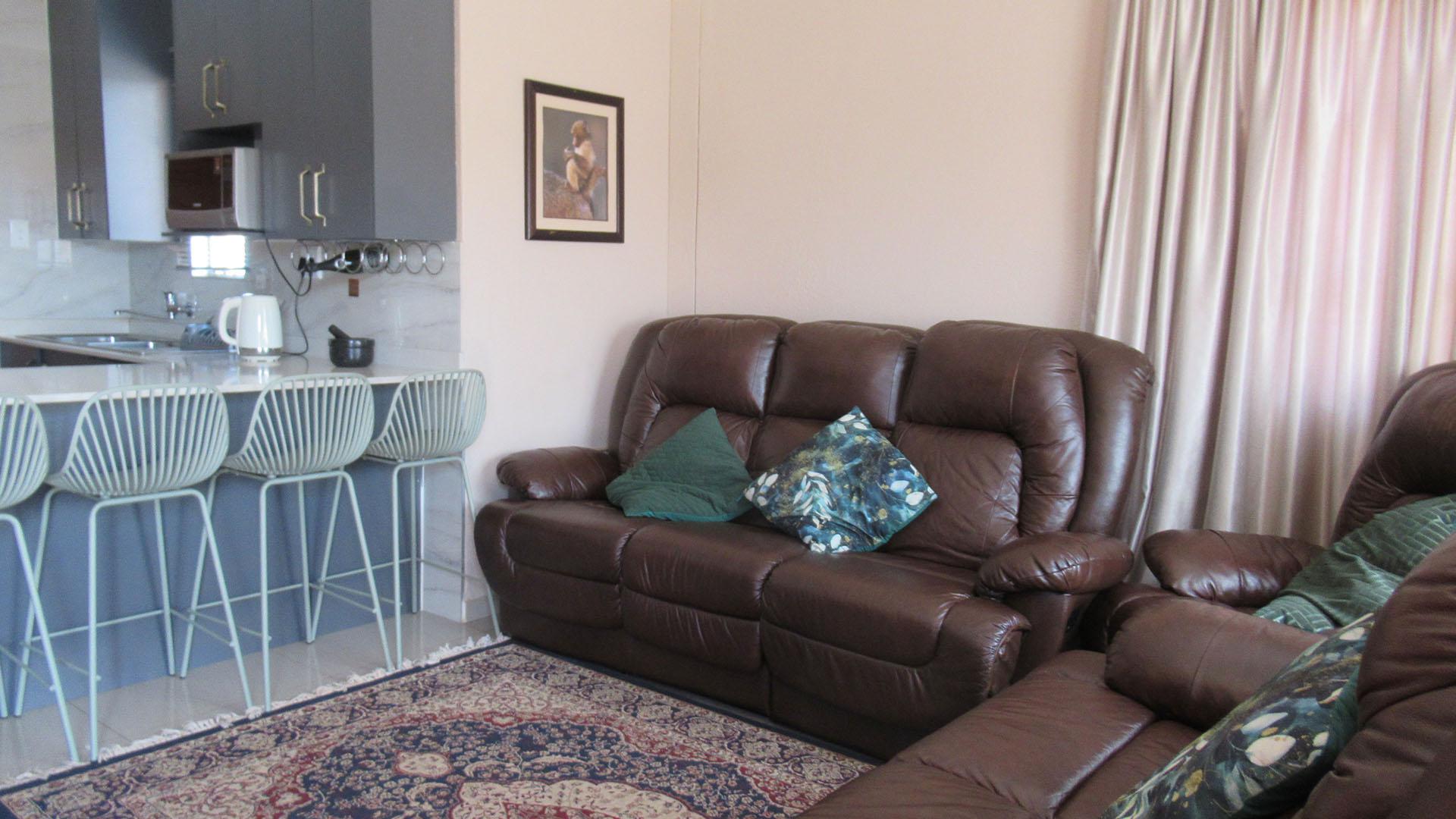 Lounges - 19 square meters of property in Savanna City