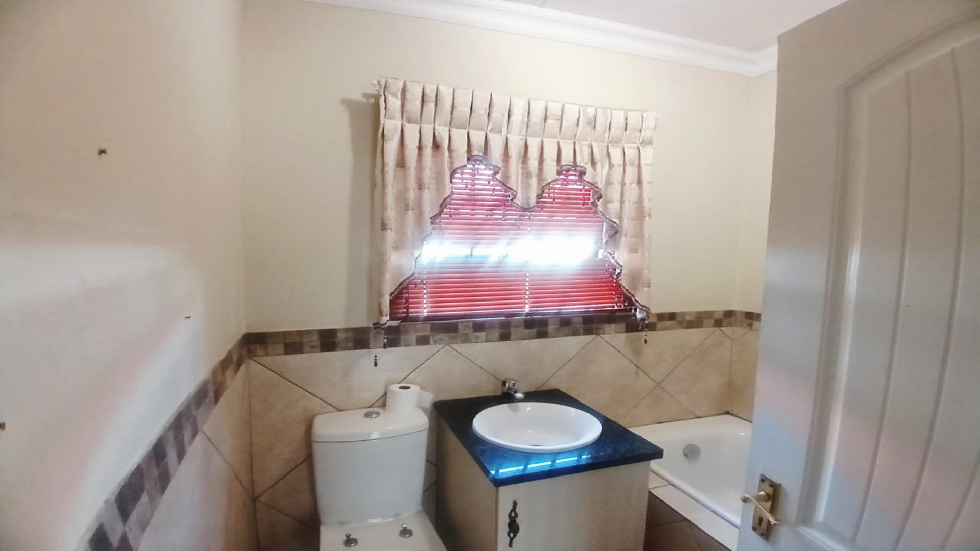 Bathroom 2 of property in Sharon Park