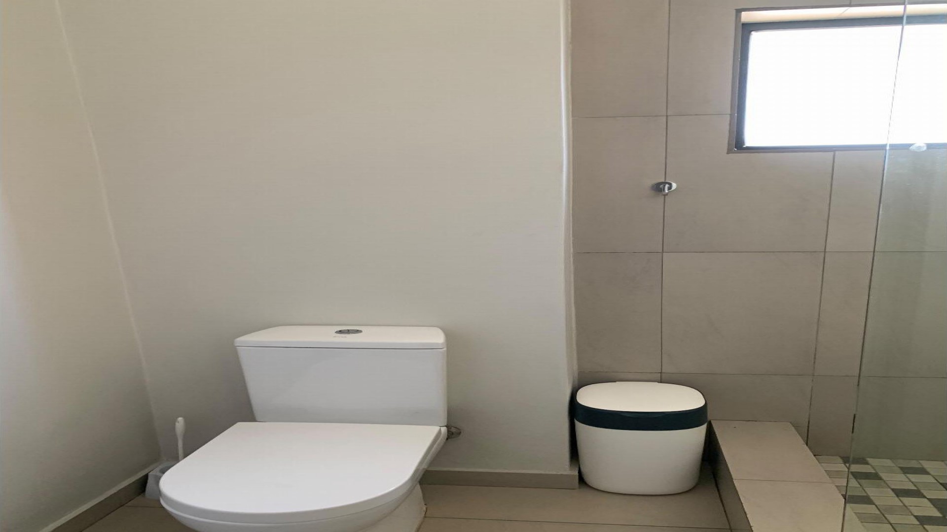 Bathroom 1 of property in North Riding