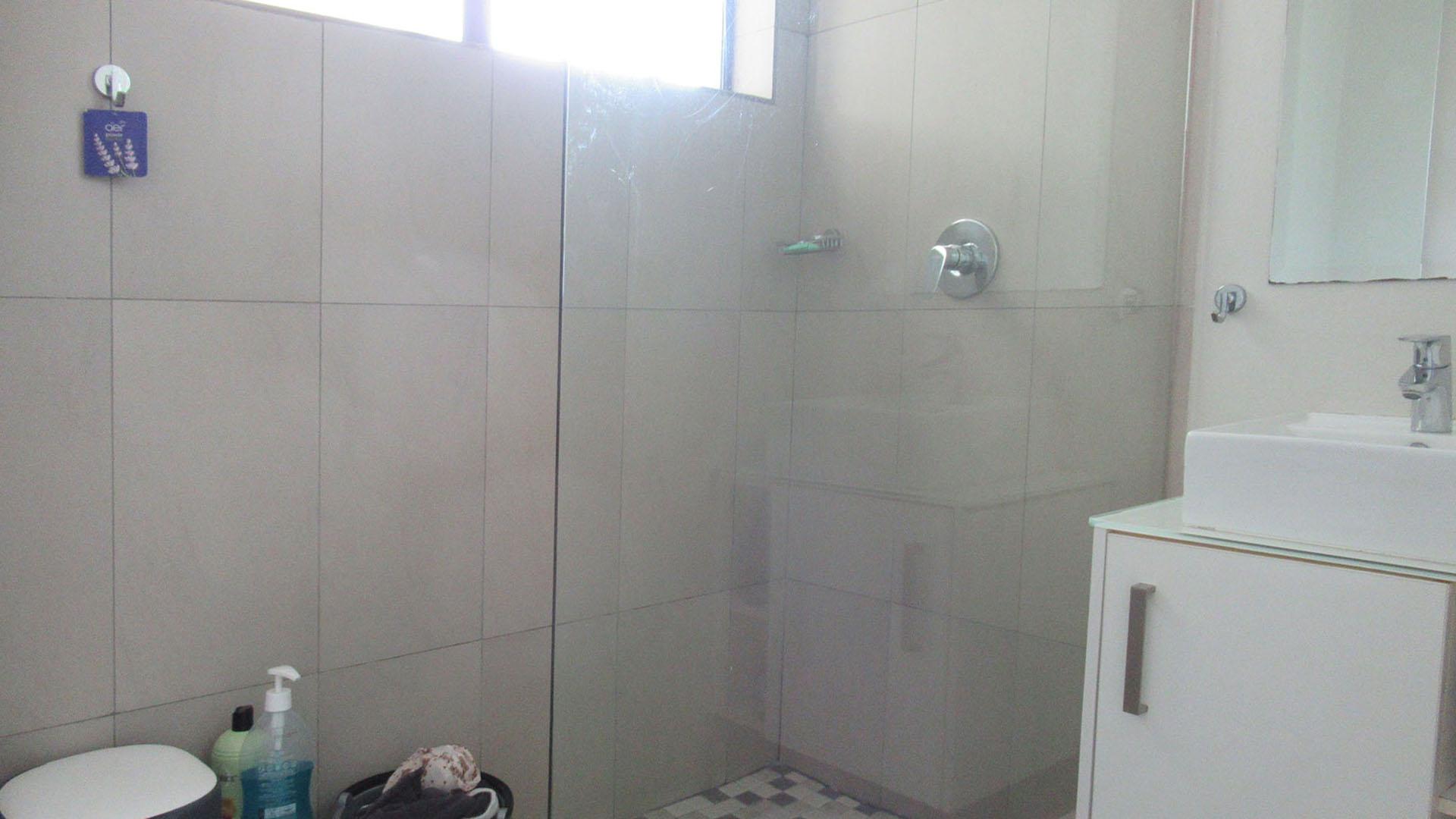 Main Bathroom - 5 square meters of property in North Riding