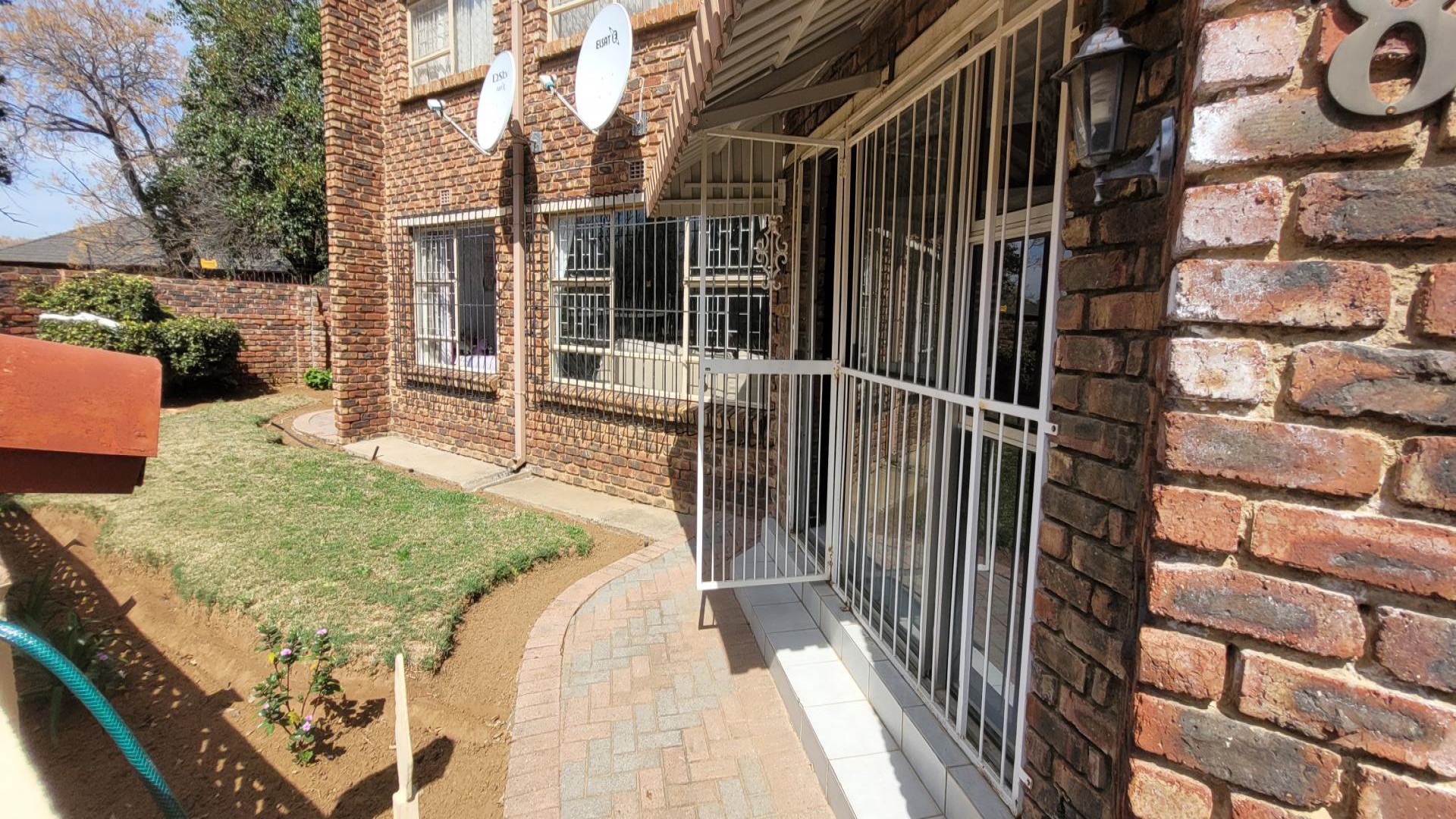 Front View of property in Dagbreek