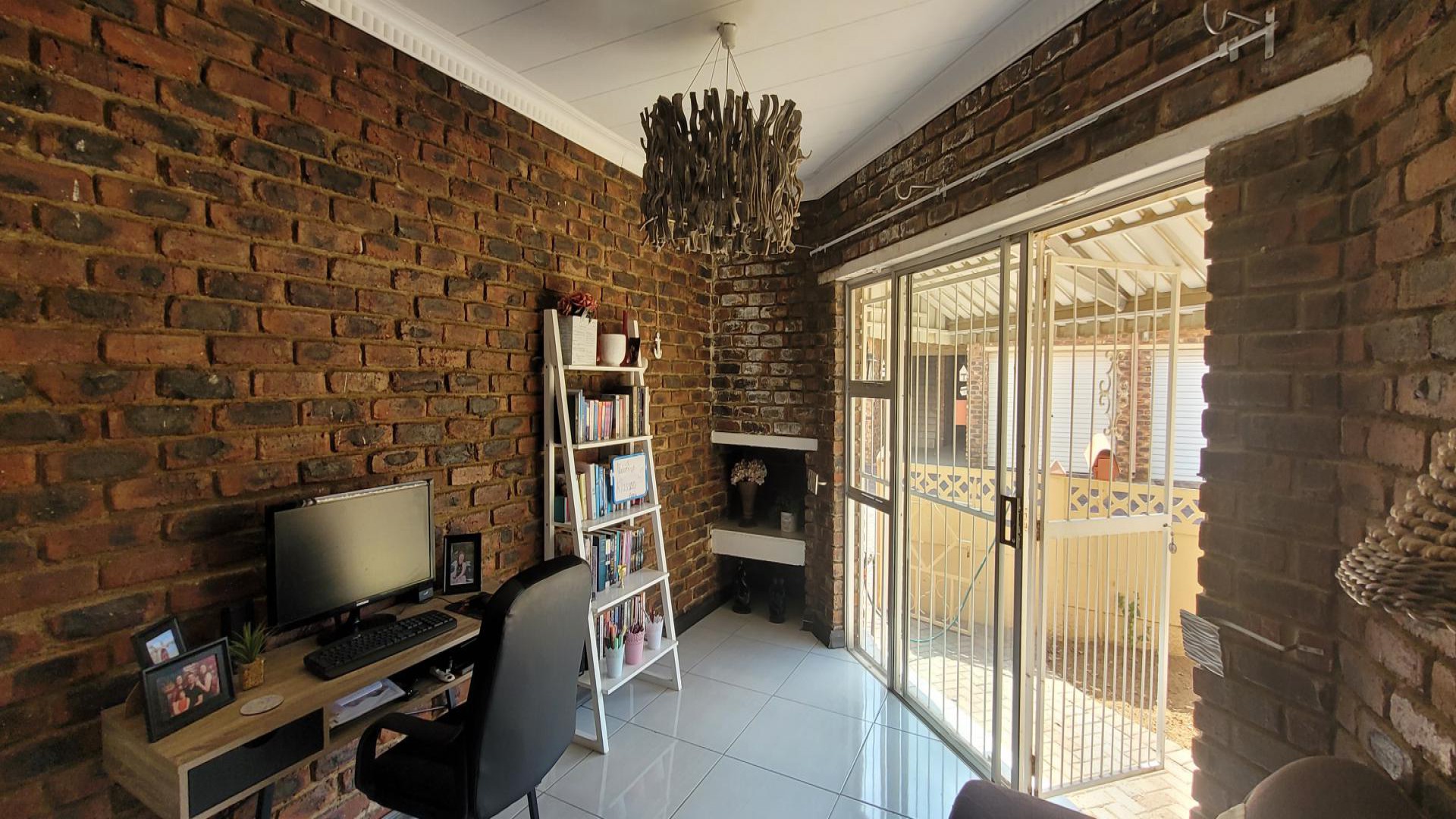 Study of property in Dagbreek