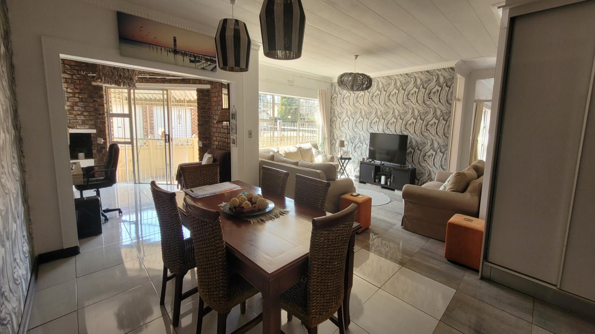 Dining Room of property in Dagbreek