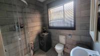 Main Bathroom of property in Dagbreek