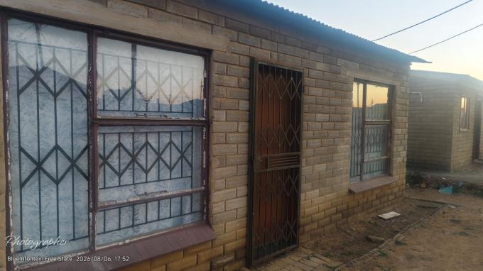 2 Bedroom House for Sale For Sale in J B Mafora - MR720457
