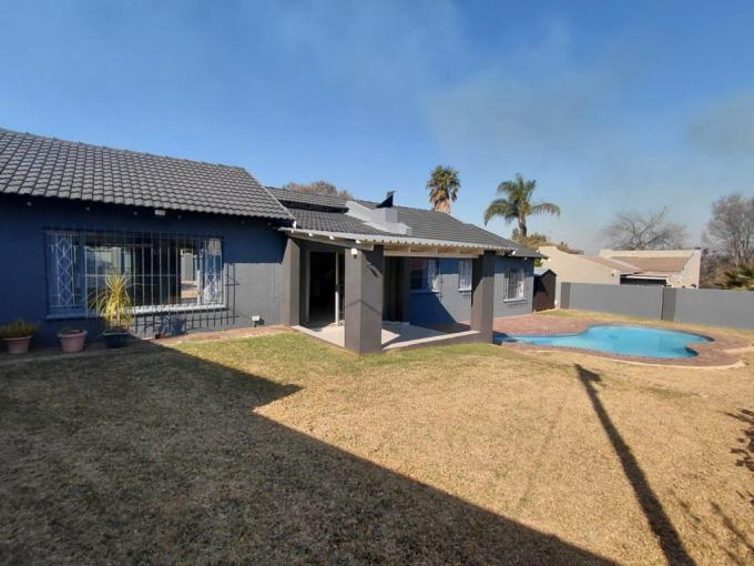 3 Bedroom House for Sale For Sale in Mulbarton - MR720477