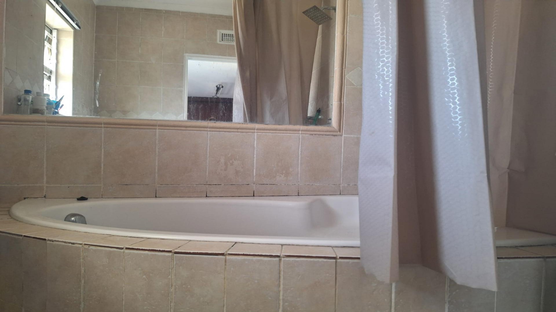 Bathroom 1 of property in Queensburgh
