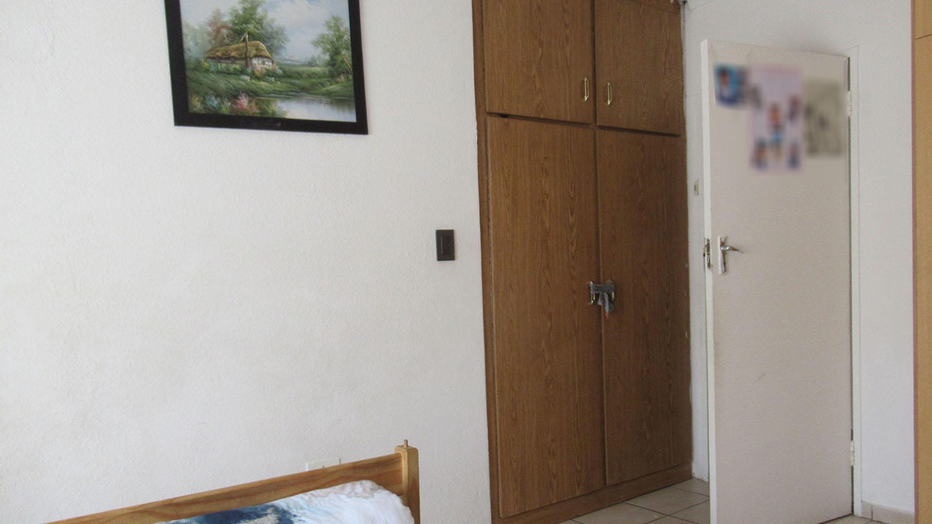 Bed Room 2 - 16 square meters of property in Lenasia South