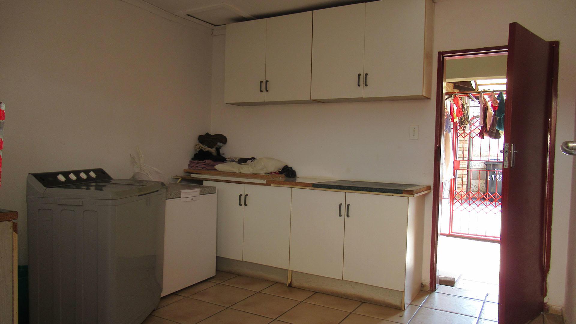Laundry Room  - 11 square meters of property in Lenasia South