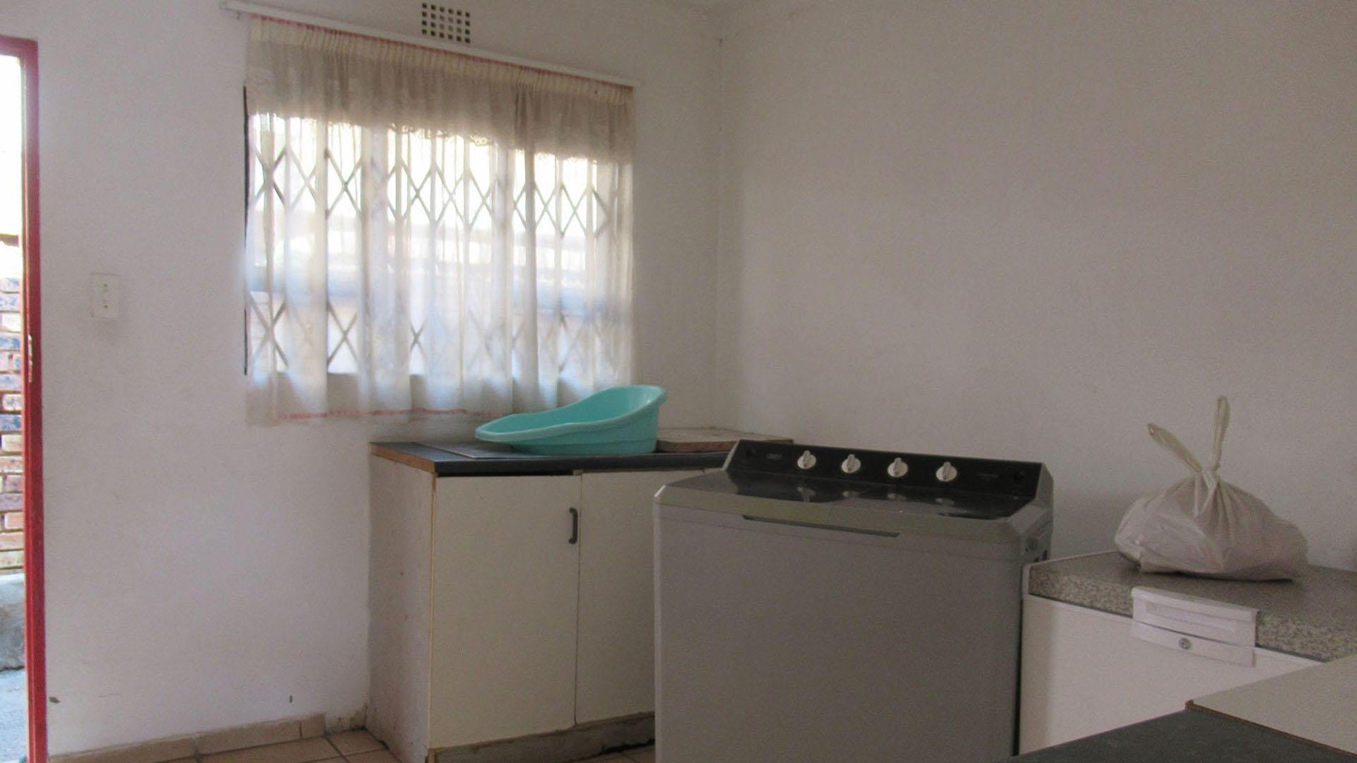 Laundry Room  - 11 square meters of property in Lenasia South