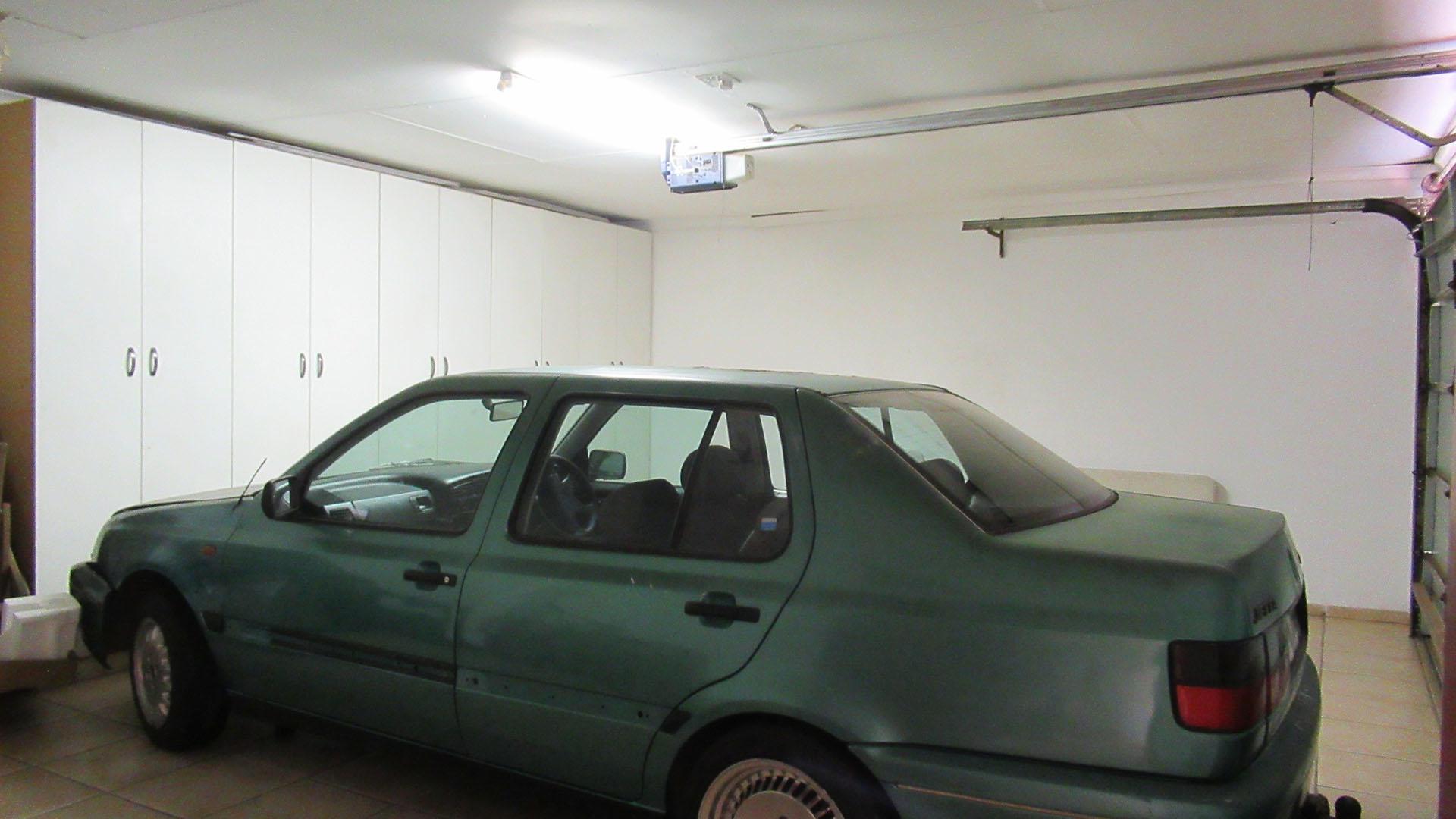 Garage - 39 square meters of property in Lenasia South