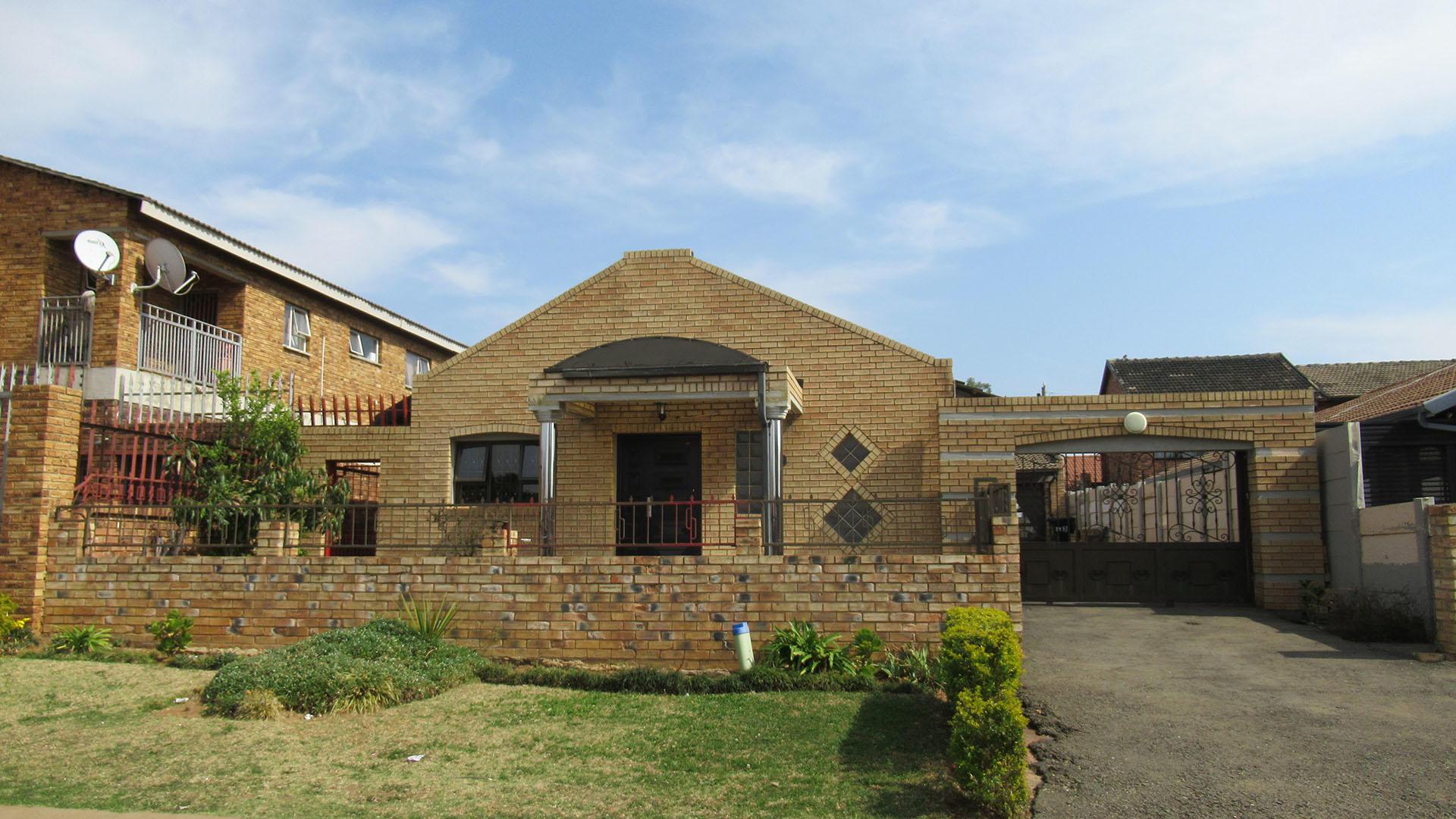 Front View of property in Lenasia South