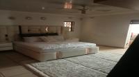 Main Bedroom - 40 square meters of property in Lenasia South