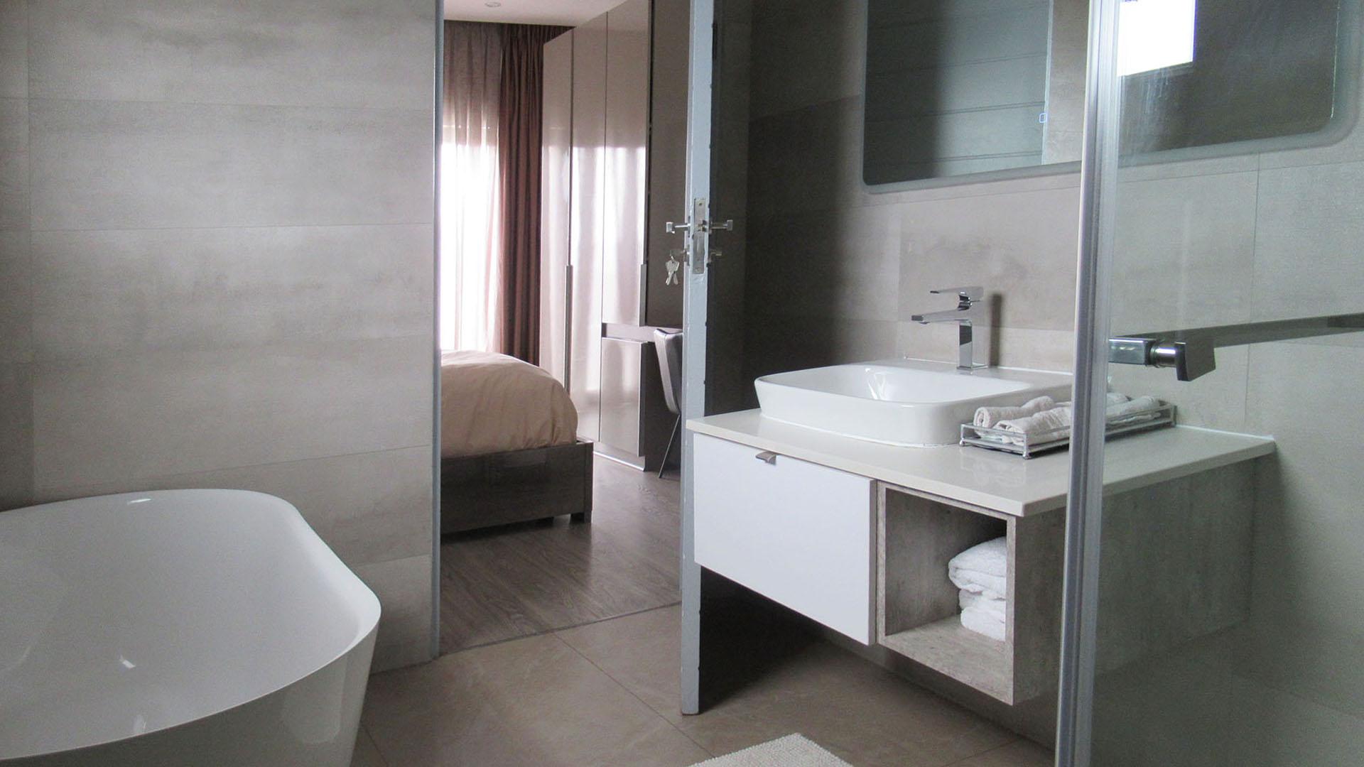 Bathroom 3+ - 20 square meters of property in Eye of Africa