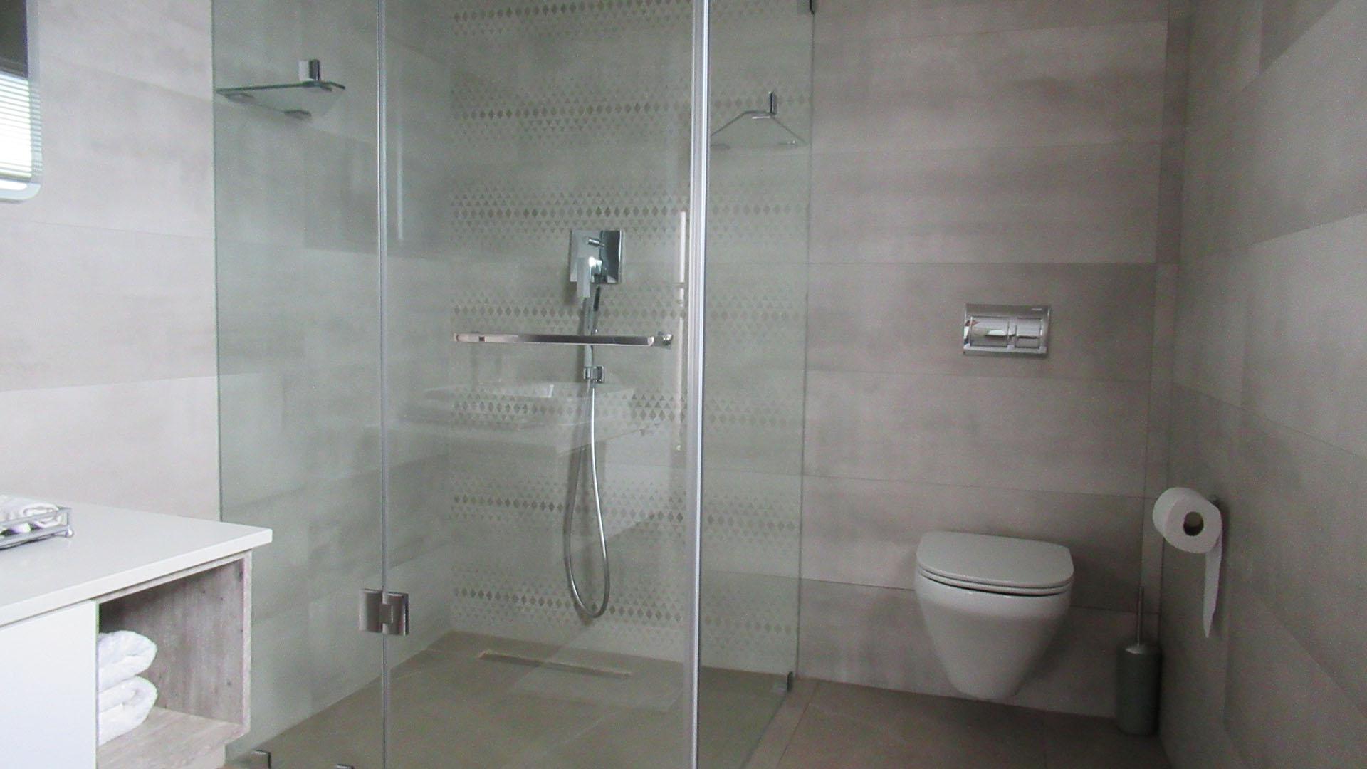Bathroom 3+ - 20 square meters of property in Eye of Africa