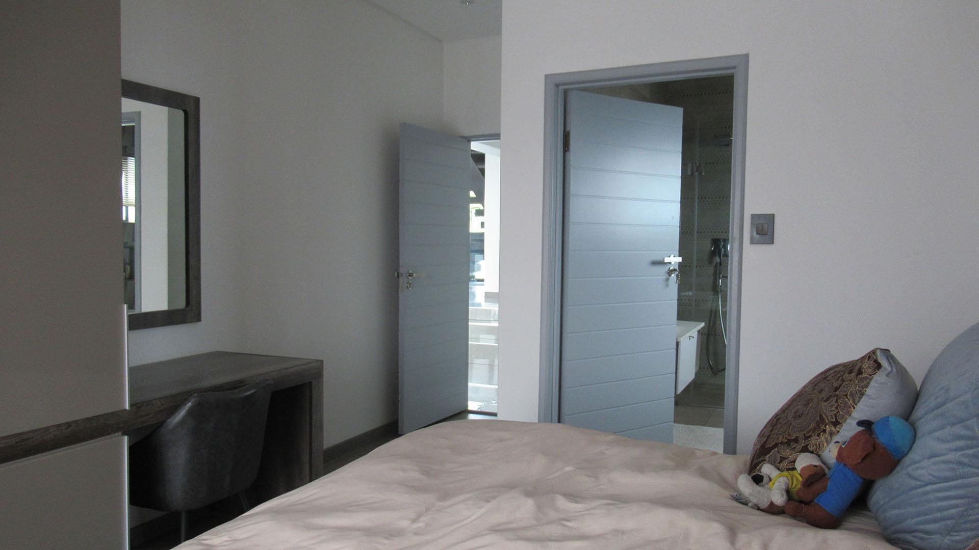 Bed Room 3 - 42 square meters of property in Eye of Africa