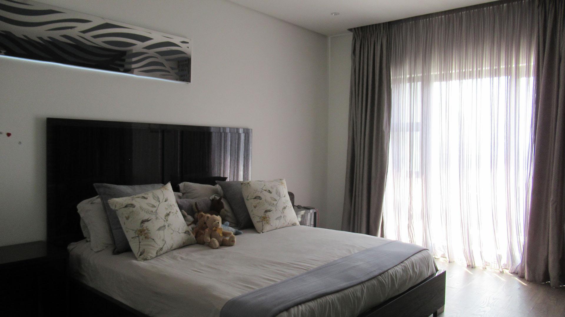 Bed Room 1 - 23 square meters of property in Eye of Africa
