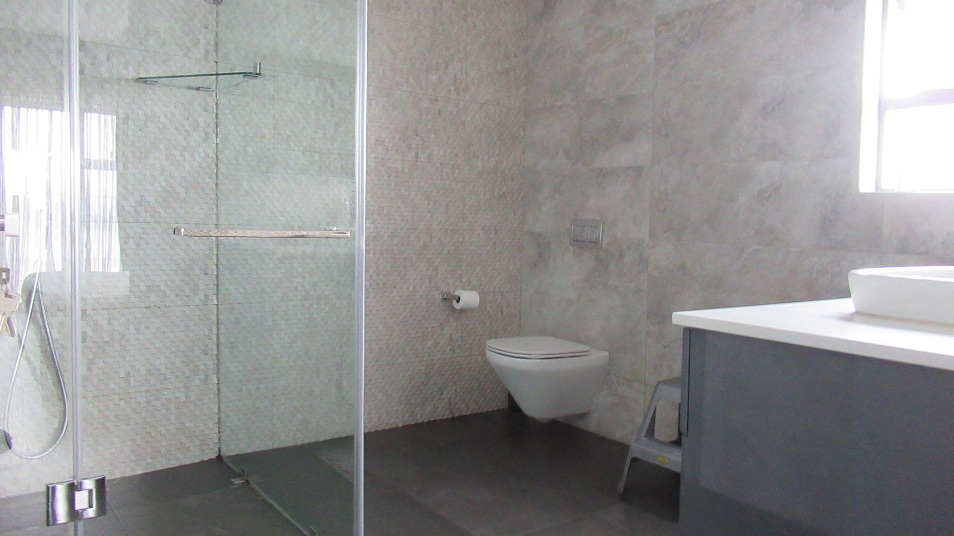 Bathroom 1 - 10 square meters of property in Eye of Africa
